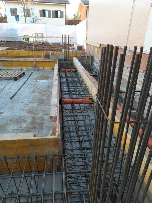 Firma de constructti executa lucrari (renovam apartamente exp. 22 ani)