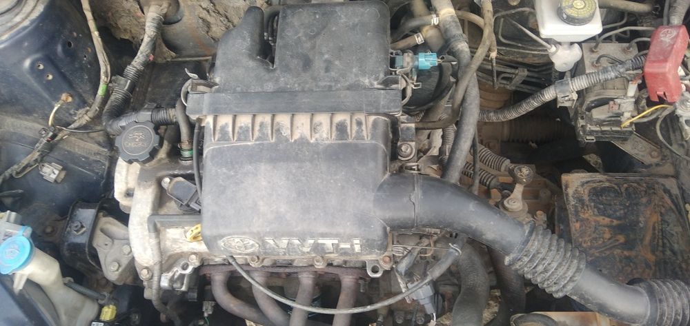 Тойота Ярис 1.0 на части