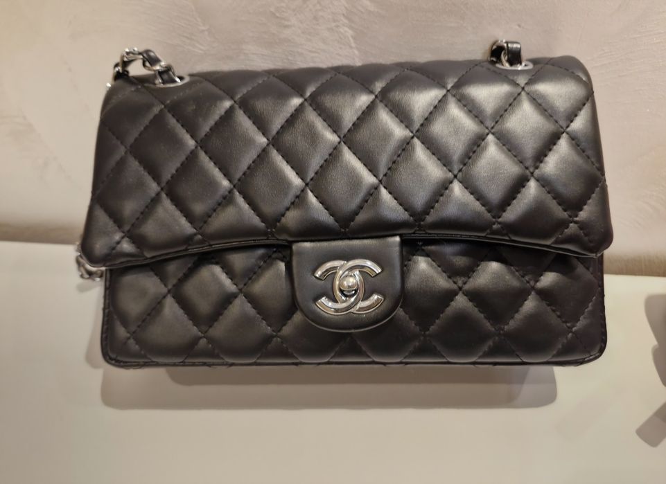 Geantă 1/1; impecabilă