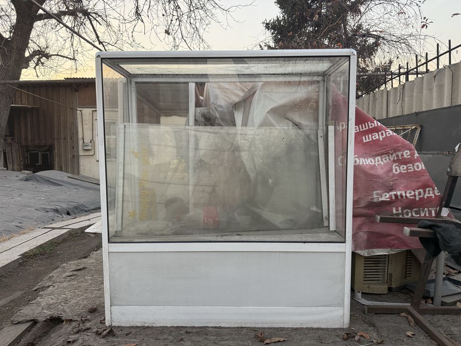 Витрины стеклянные