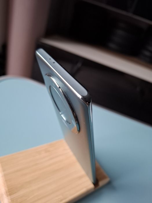 Telefon HONOR – Stare impecabilă, ca nou – 600 lei