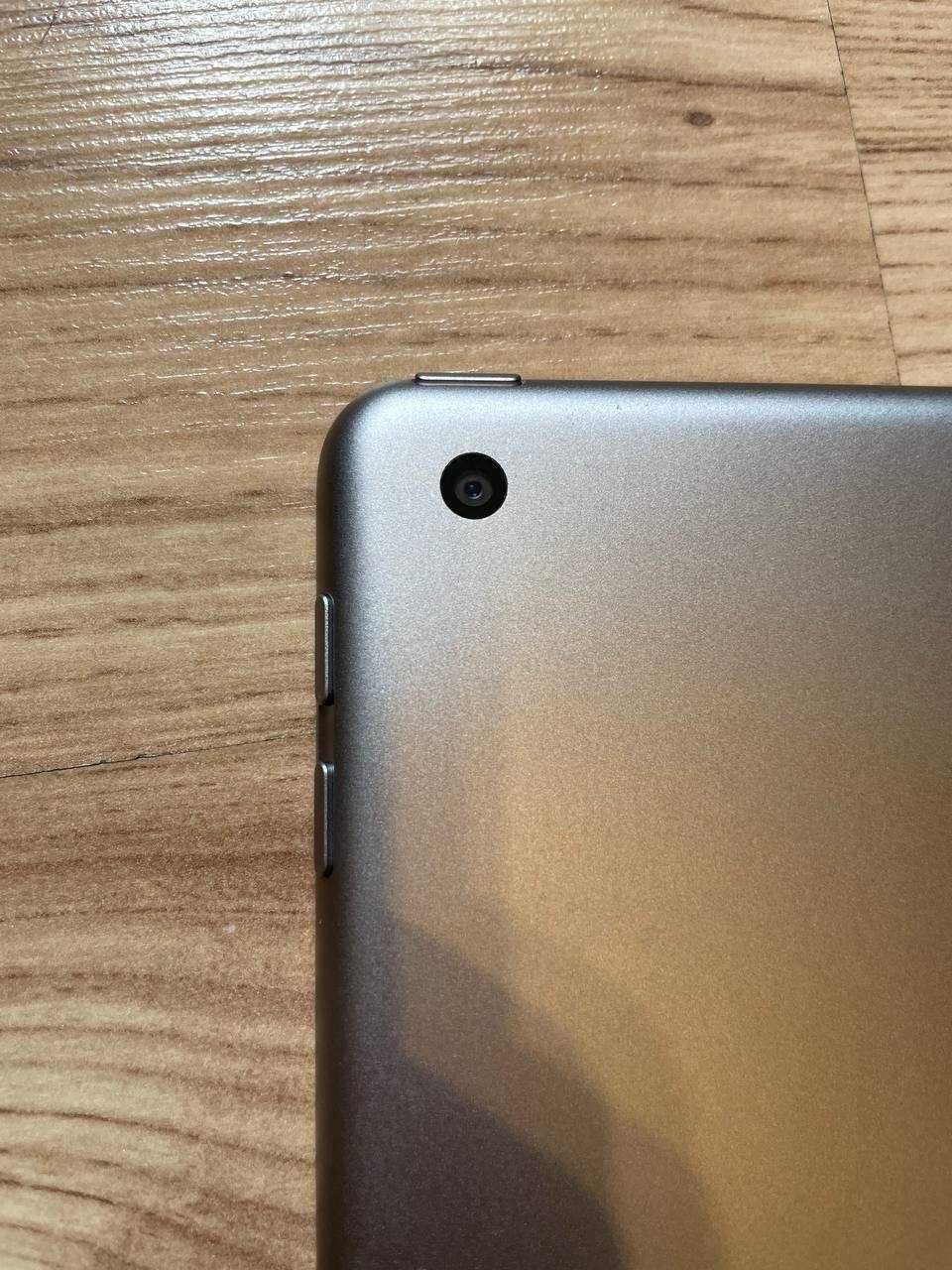IPad (6 Generation) Вместе с сумкой-чехлом для самого IPad