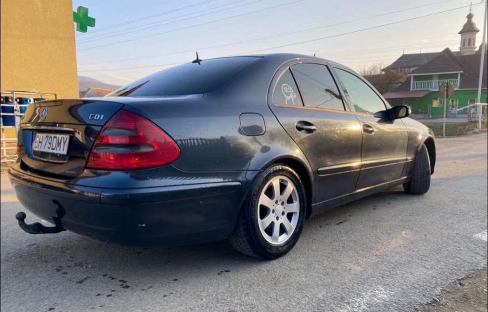 Mercedes E-Class W211