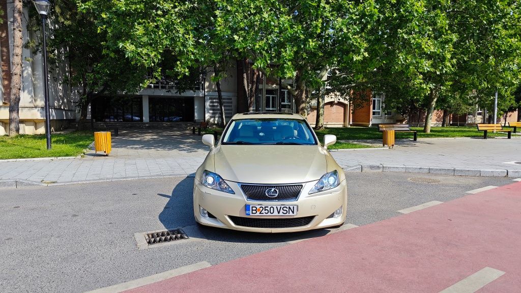 Lexus is 250 echipare Luxury cutie Automata