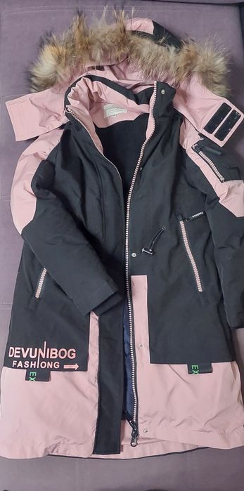 Продам куртку зимнюю девочковую