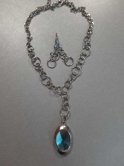 Стилна рокля с подарък колие