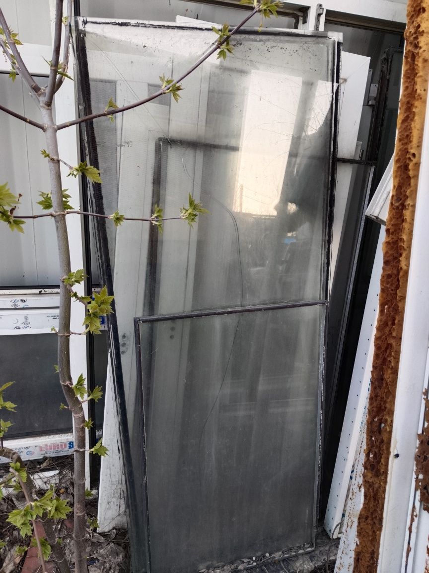 Продам болконную дверь