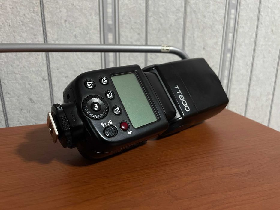 Универсальная накамерная вспышка Godox ThinkLite TT600
