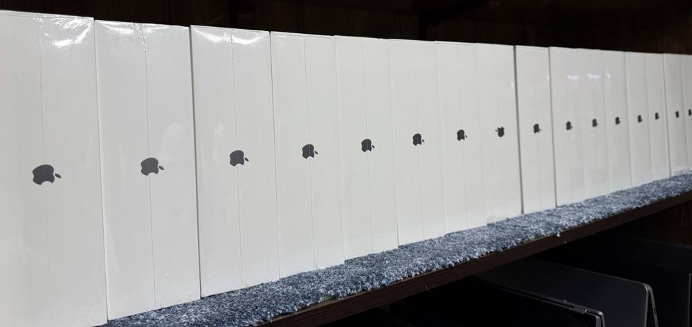 MacBook m1 Air.  13.3 duyum 8/256