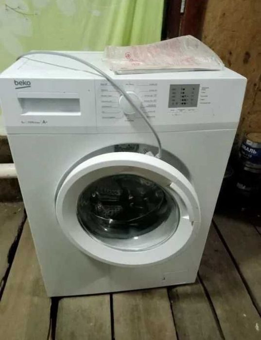 Отдам стиральную машину автомат работает но плохо сушит