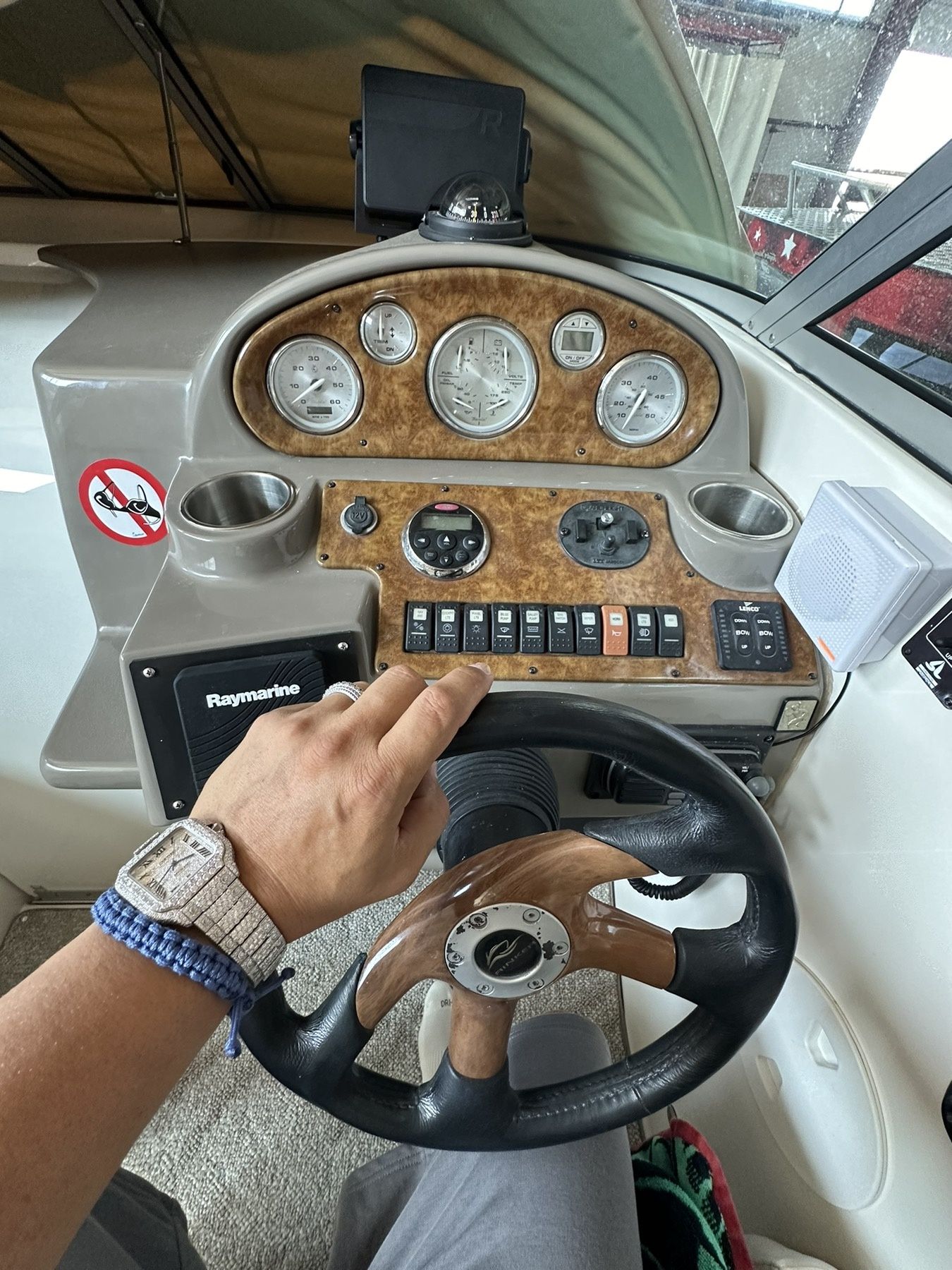 Rinker 270 Fiesta vee