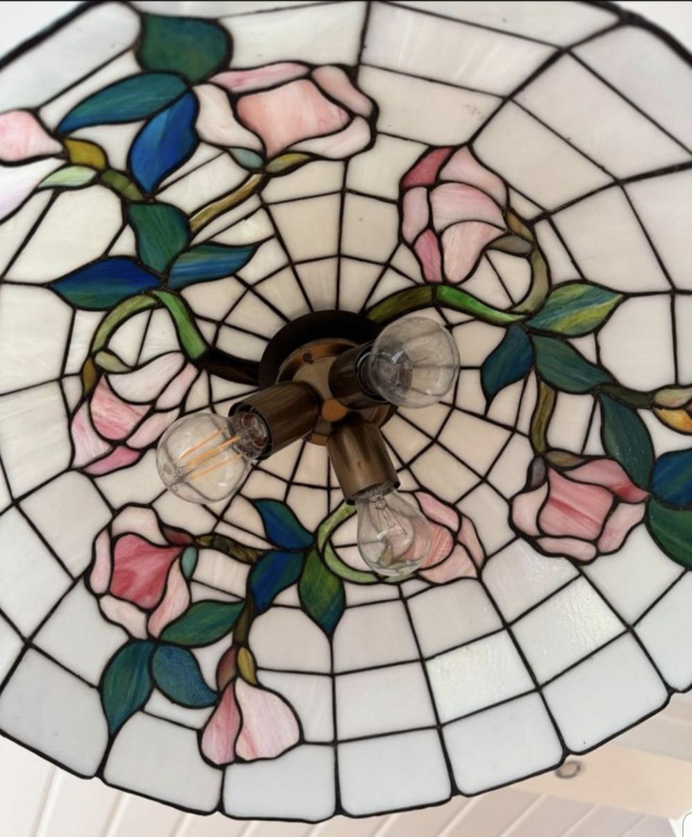 Lampa tavan Tiffany dimensiuni mari