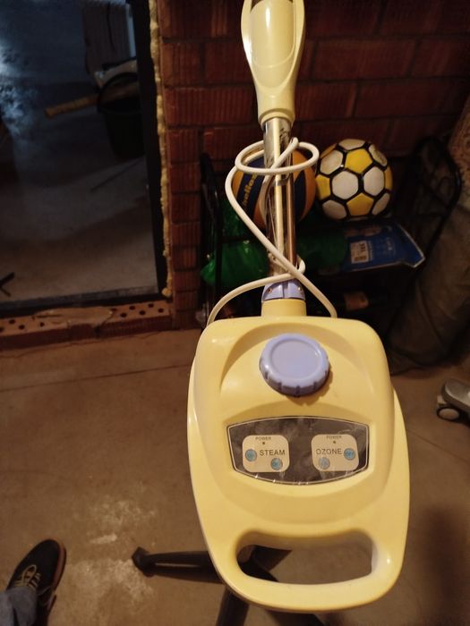 Продам косметологический паровой аппарат (Steamer + Ozone)

Состояние: