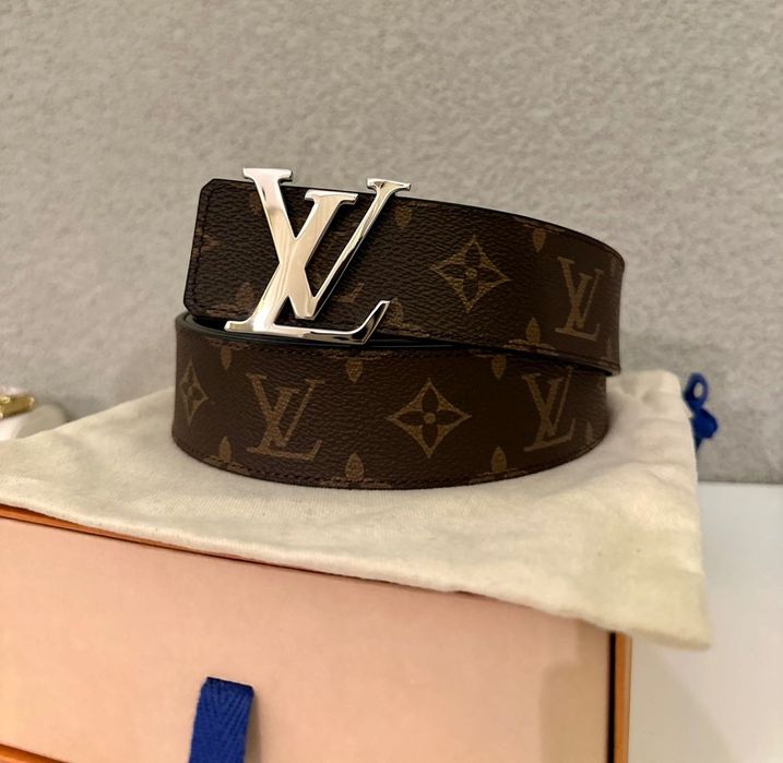 Curea 100% originala Louis Vuitton Initiales 40mm Reversible M9821