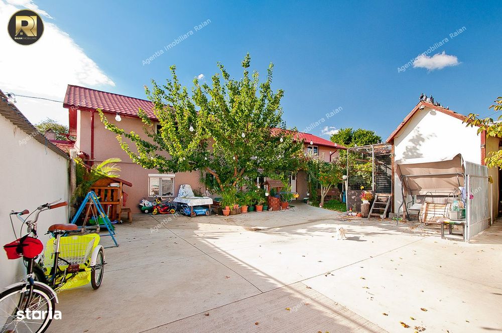 Vanzare casa, Galati, str.Traian,aproape de Shopping City,teren 370 mp