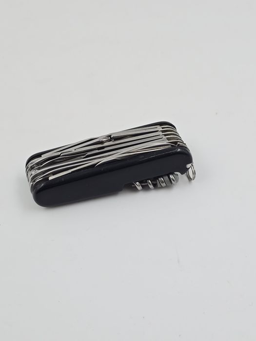 Briceag multifuncțional