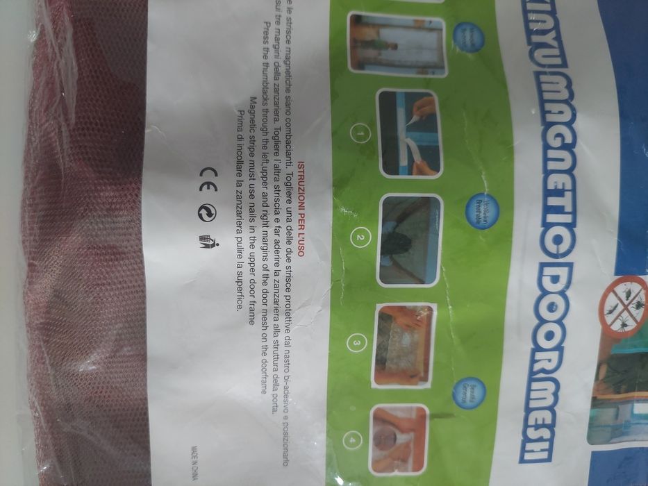 Perdea antiinsecte cu inchidere magnetică