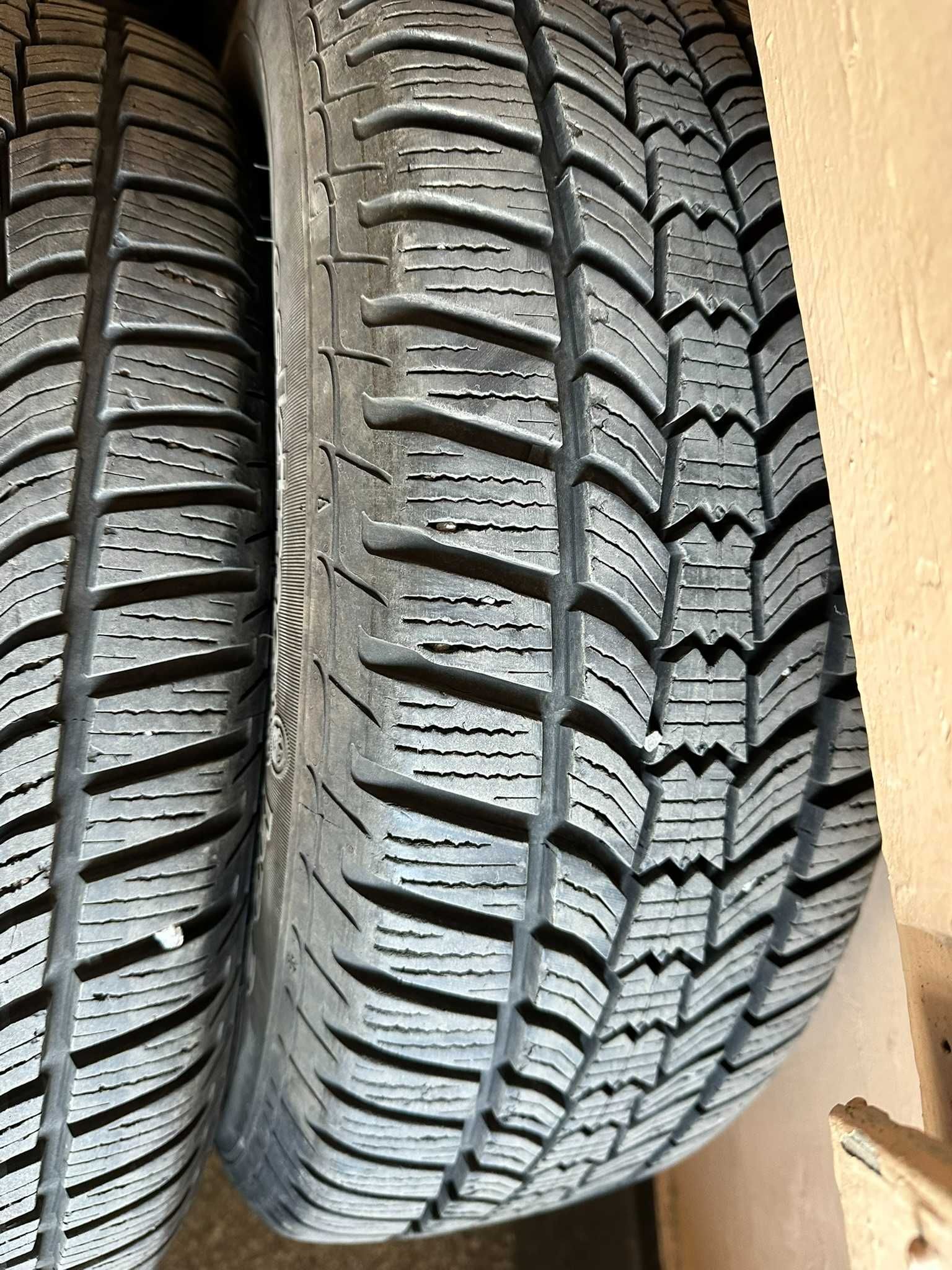 4бр. зимни гуми с метални джанти 215/65R16
