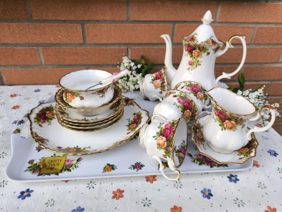 Serviciu de cafea, din portelan Royal Albert- Bone China