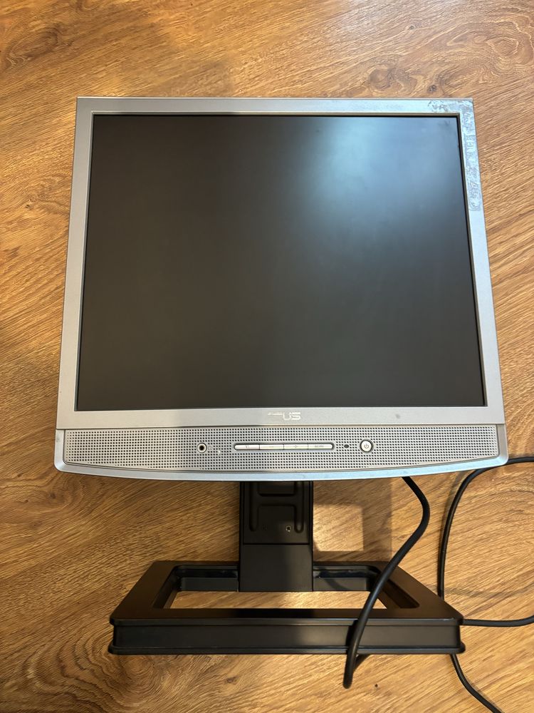 LCD monitor ASUS 17" cu difuzoare incorporate