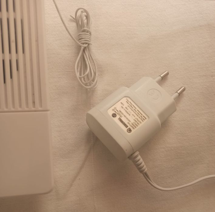 Grundig - Radio FM (digital) cu ceas automat si alarmă dublă