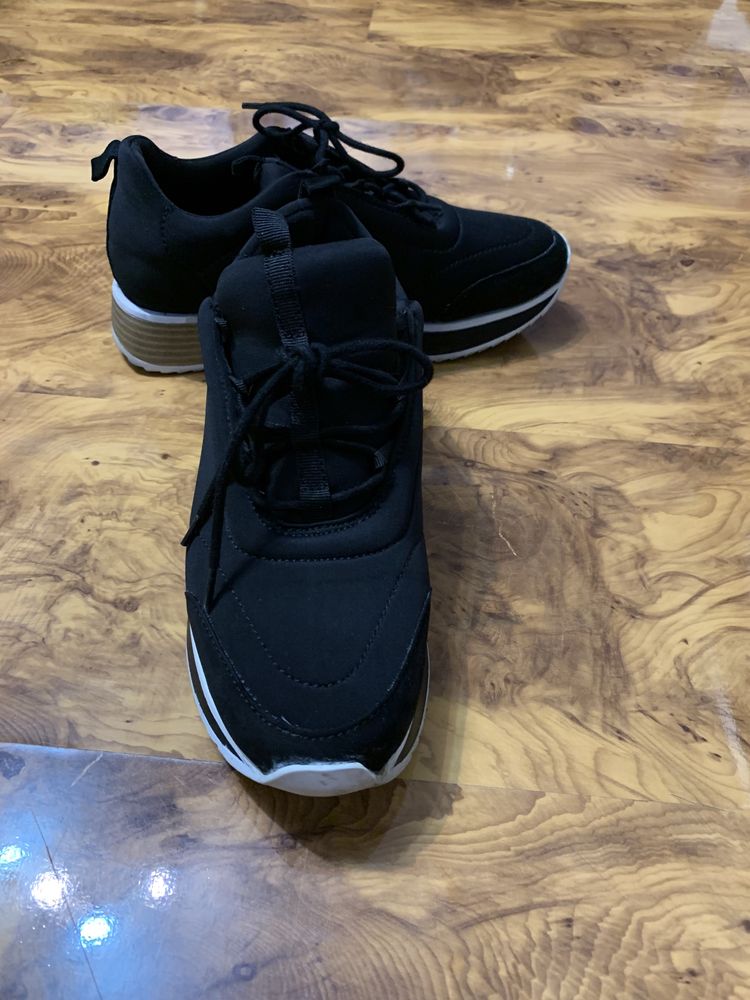River island Adidasi