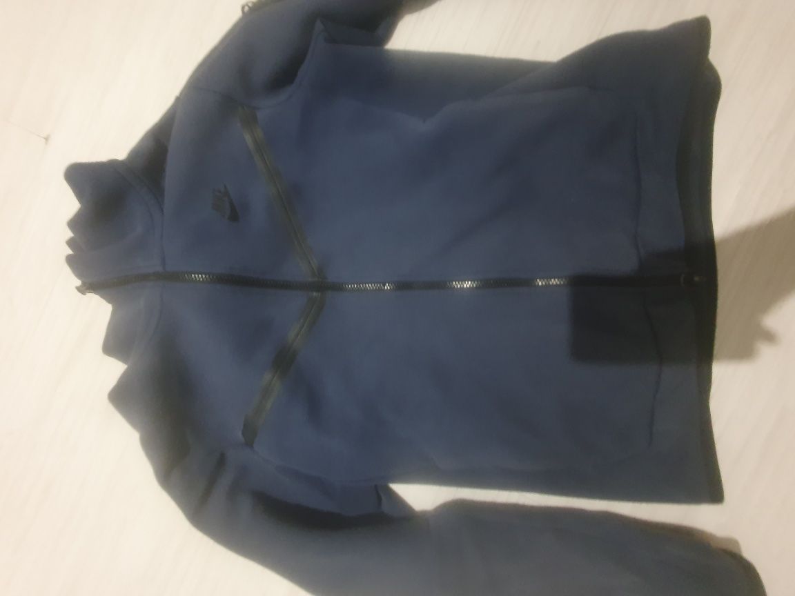 Снимките са лоши понеже ми е счупена Nike tech fleece, denim tears