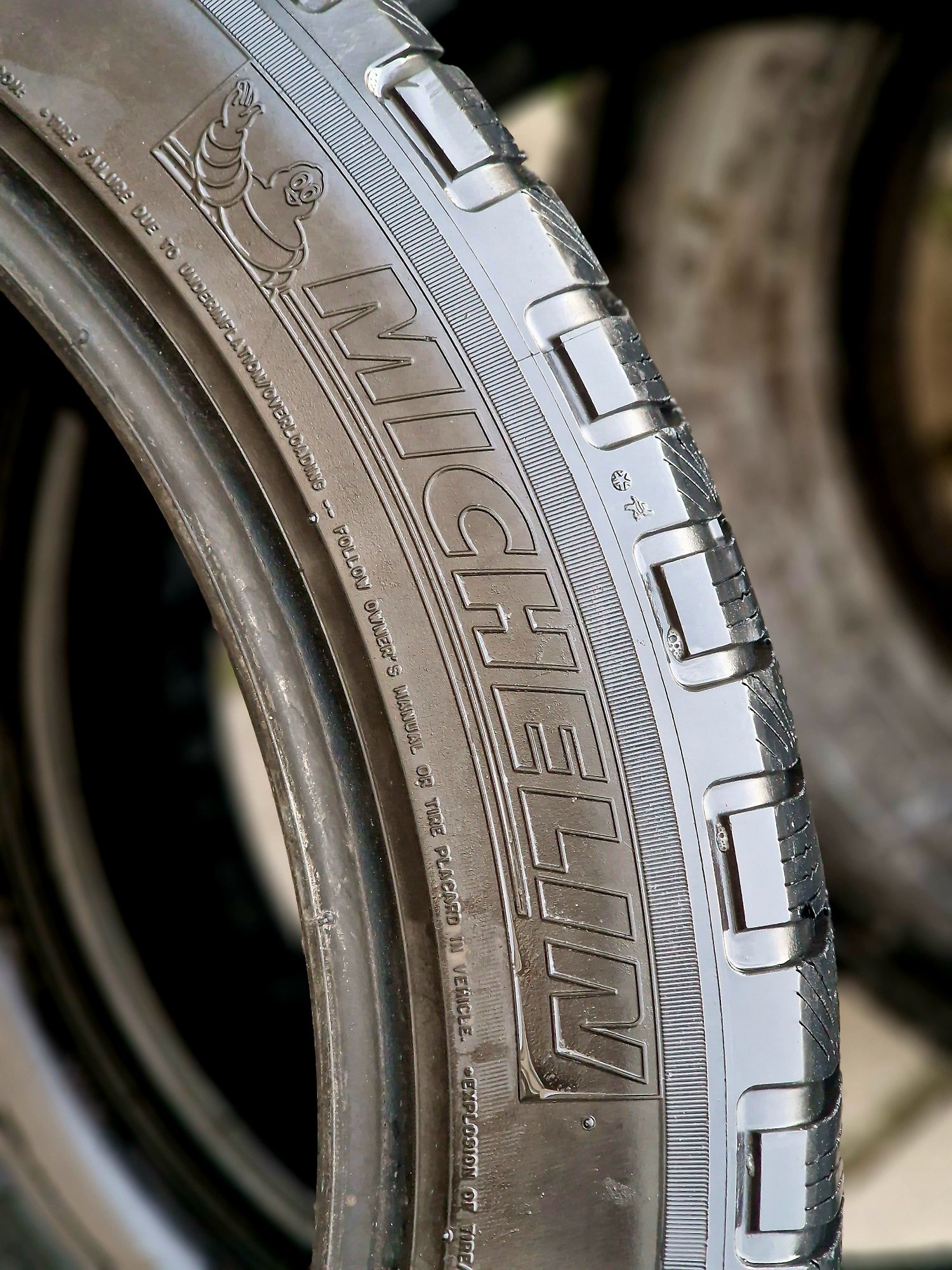 235 45 18 Michelin