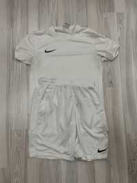 Echipament sport ( Tricou+ short )  Nike dri fit alb marimea S/M