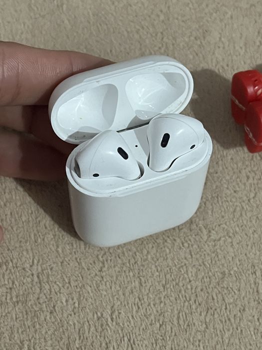 Vând căști originale Apple