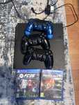 PlayStation 4 cu 3 controllere si FC26