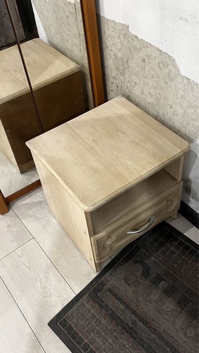 Полка и тумбочка