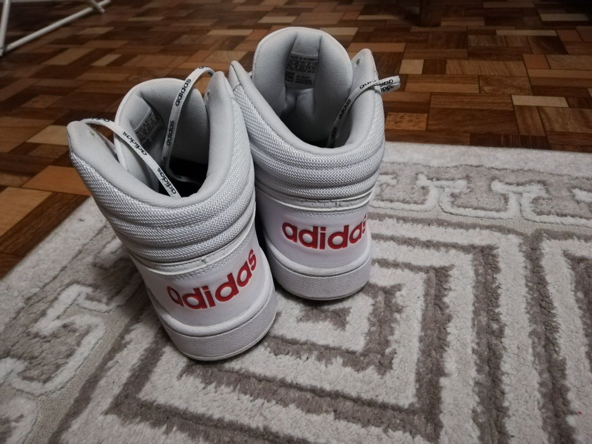 Adidas бели кецове