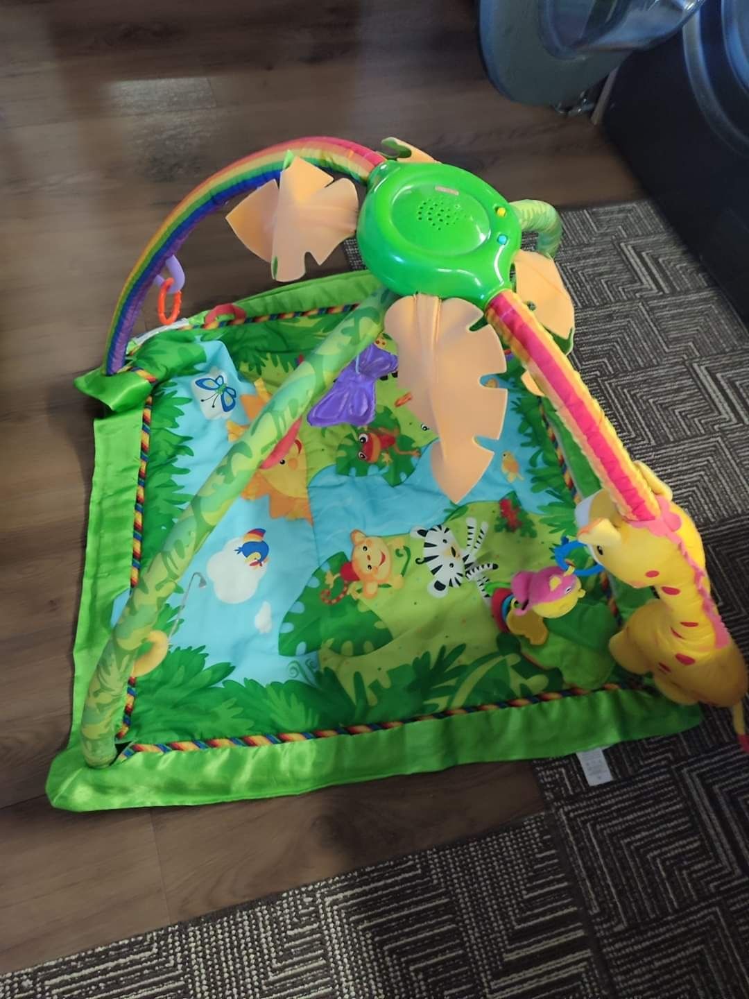 Новородено дрехи HM,Fisher price Шезлонг, активна гимнастика, възглавн