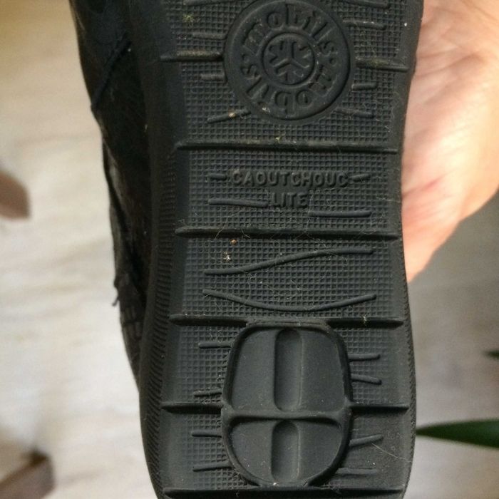 Черни удобни обувки Mephisto.