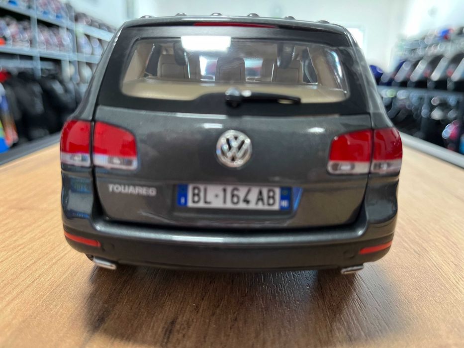 BBURAGO метален колекционерски модел количка  VW TOUAREG 2006 1:18