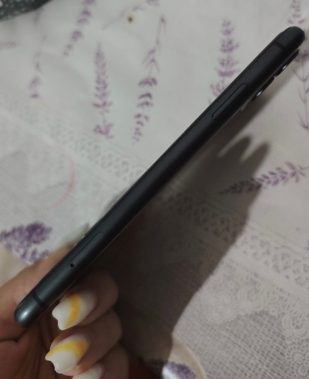 Vând iPhone 11 simplu