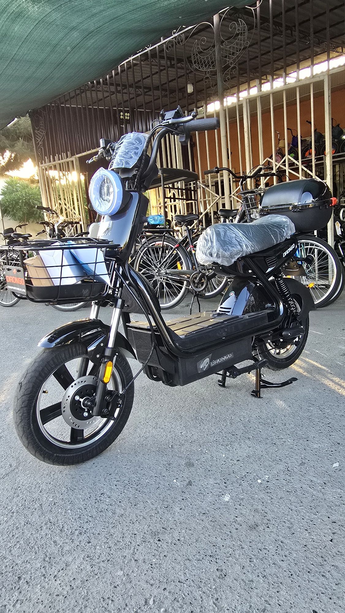 DRONGO JK tesla skuter