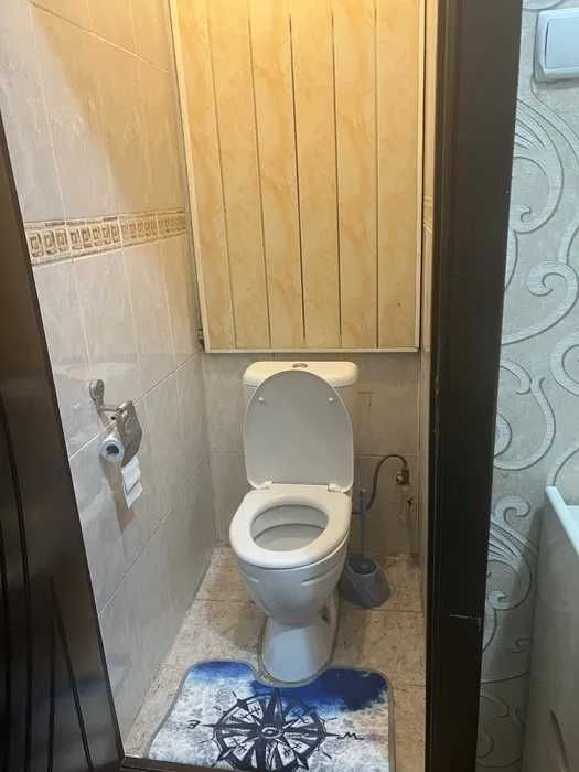 Срочно! Продаётся 2х комнатная квартира рядом с базаром Кадышева