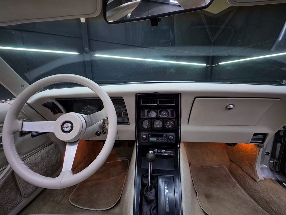 Pret 39.900 Chevrolet Corvette 1978/Editia 25 de ani/Restaurat Complet