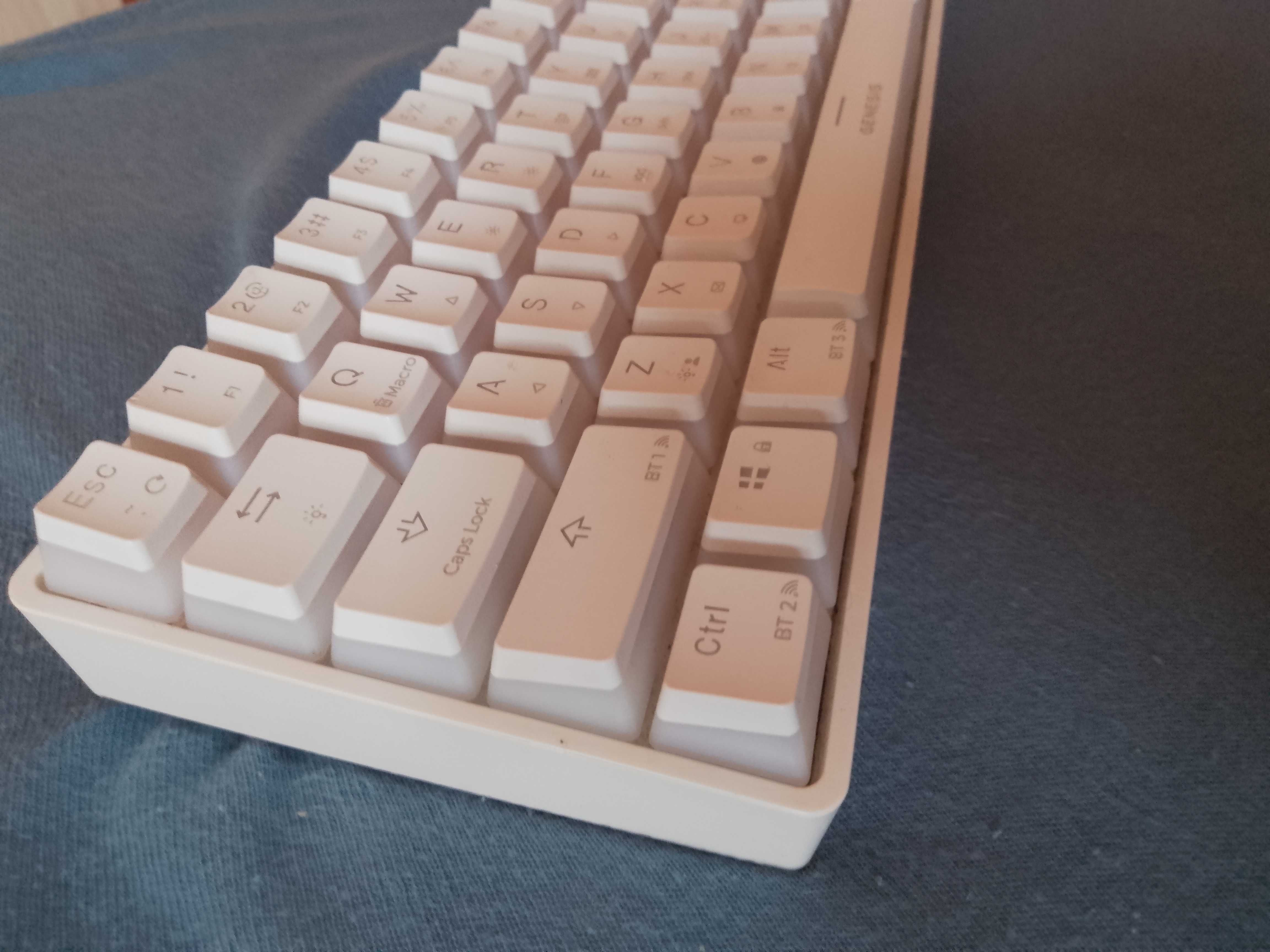 Продавам клавиатура thor 660 85 лв