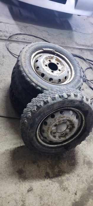 Продам диски с резиной 4 штуки.