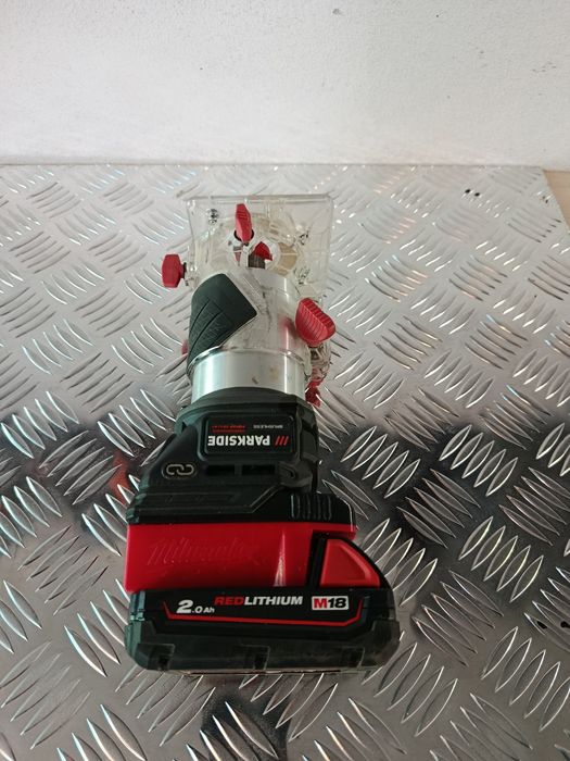 Adaptor baterie Milwaukee la scule Parkside
