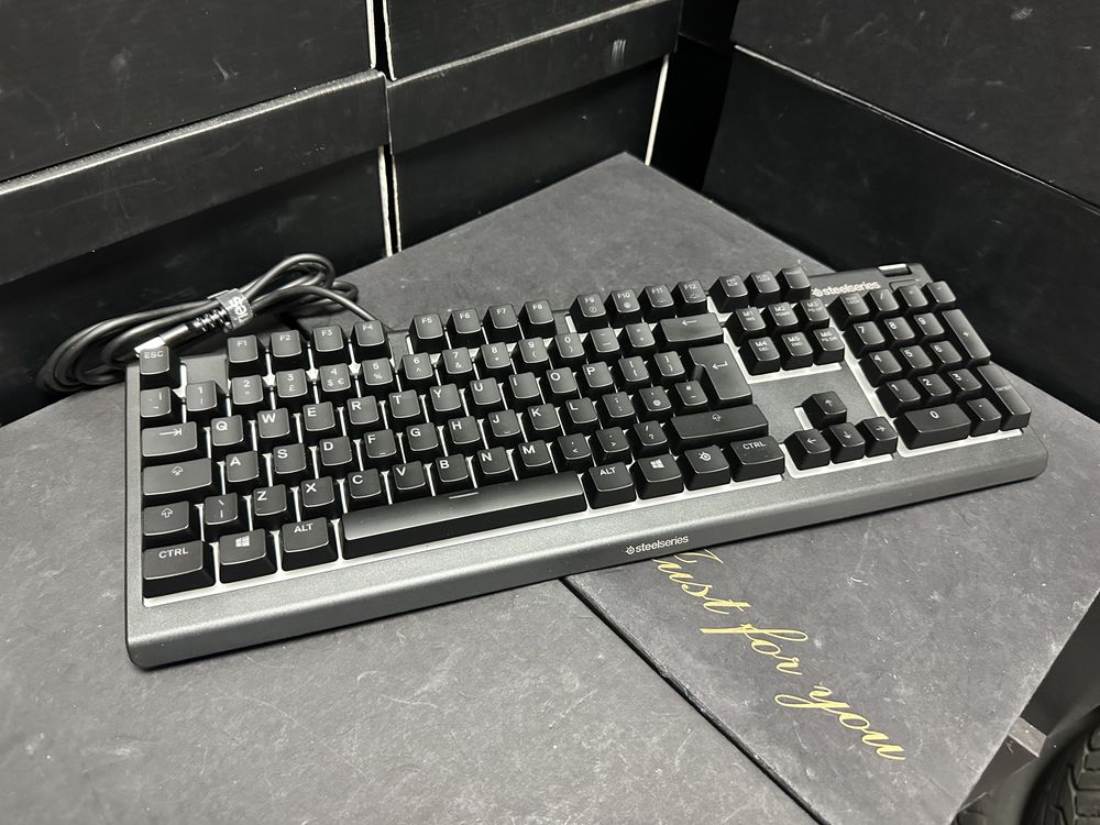 Tastatura gaming SteelSeries Apex 3, RGB, IP32 water resistant