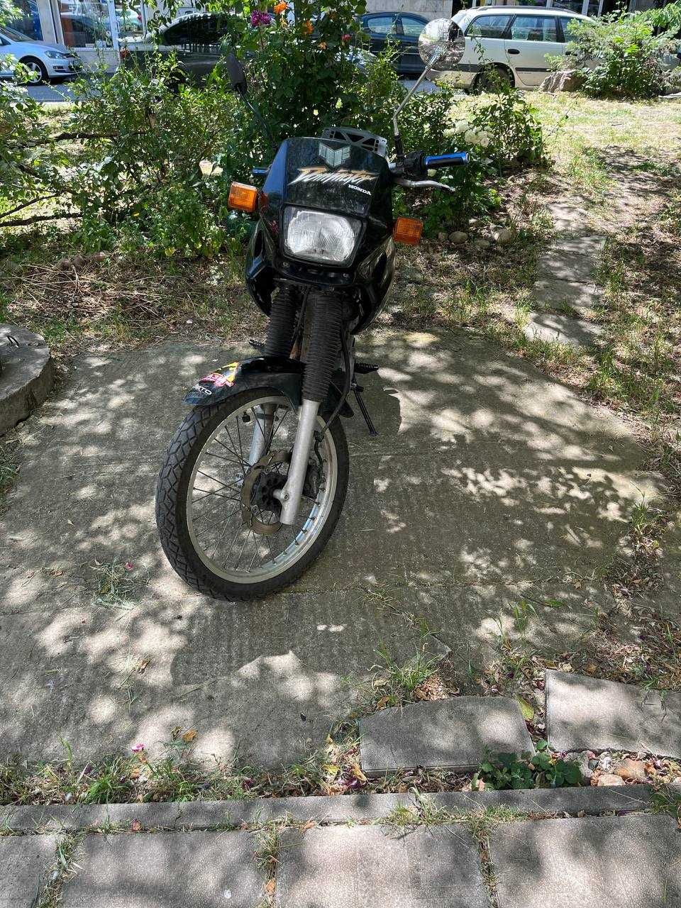 Продавам Honda NX 650