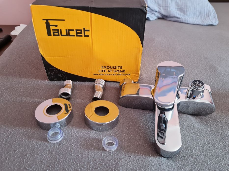 Baterie cada cu furtun pentru duș