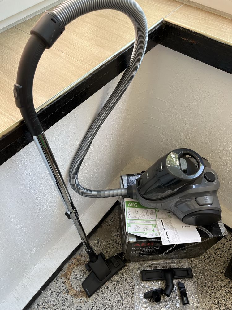 Цилиндрична Прахосмукачка Без Торба AEG LX5-2-4T, 750W, 1,8L!