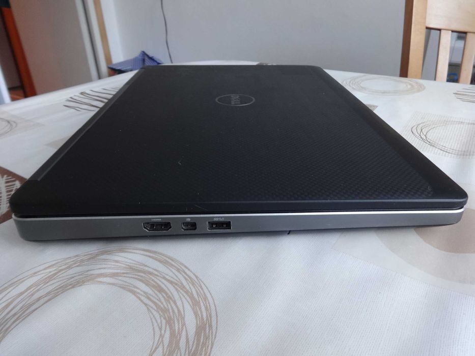 Лаптоп Dell Precision 7510 i5-6300HQ 2.3GHz/RAM16GB/RadeonR9 M375X 2GB