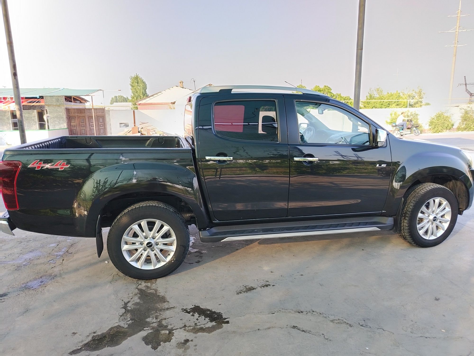 Isuzu Dmax срочно сотилади