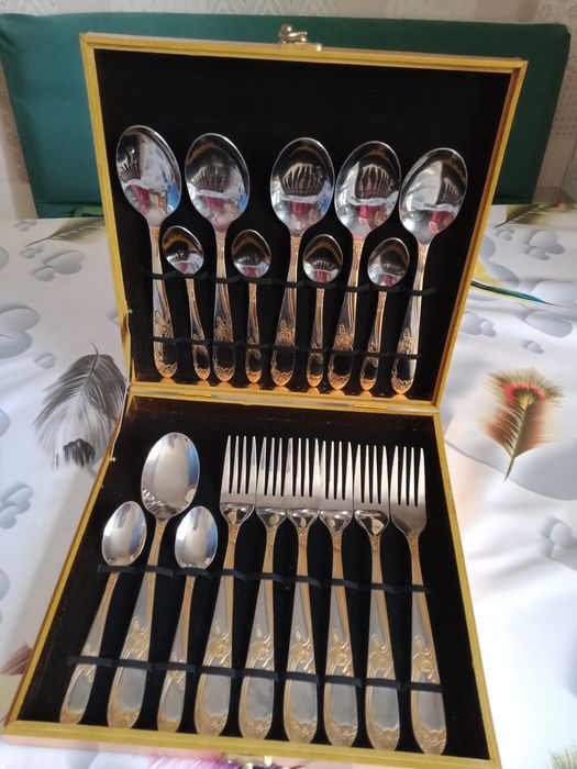 Набор ложек и вилок